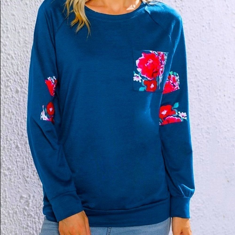 NWT! FLORAL PRINT PATCHED POCKET RAGLAN SLEEVE PULLOVER IN TEAL BLUE!